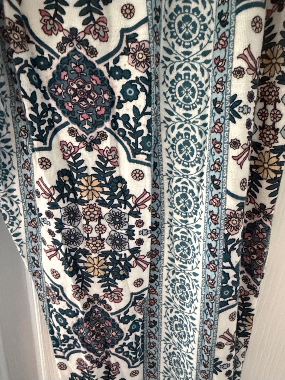 Solemio Vertical Medallion Wide-Leg Pants — Blue & White - Picture 5 of 5